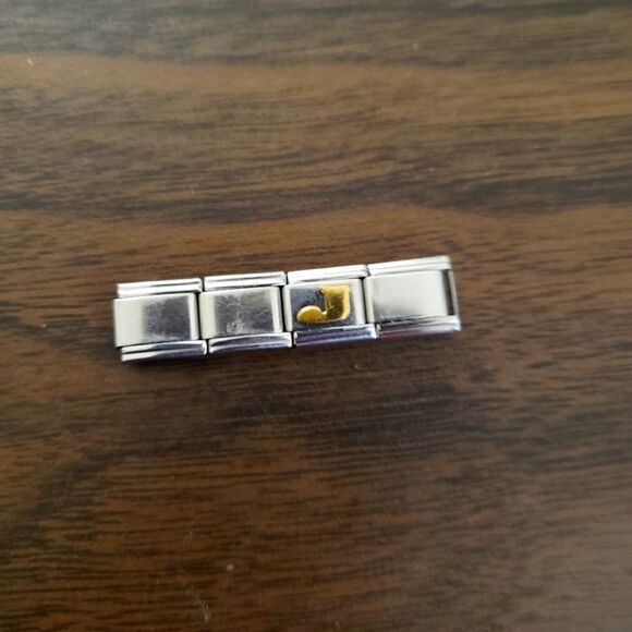Link charm  - Picture 1 of 1
